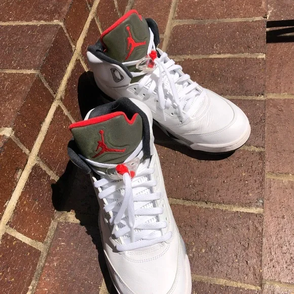 Jordan | Shoes | Jordan White And Red Sneakers With Classic  display picture 1